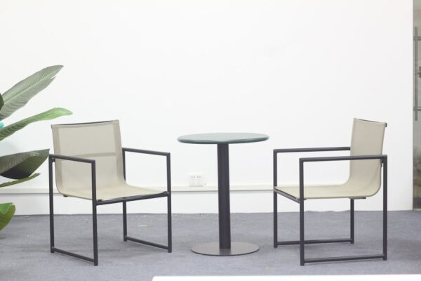 Krzesła glamour do jadalni – elegancja i styl