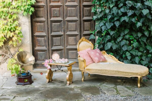 Szezlongi i leżanki – elegancja w salonie – szezlong