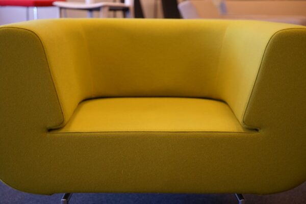 Tapicerowanie krzeseł – kiedy warto odnowić